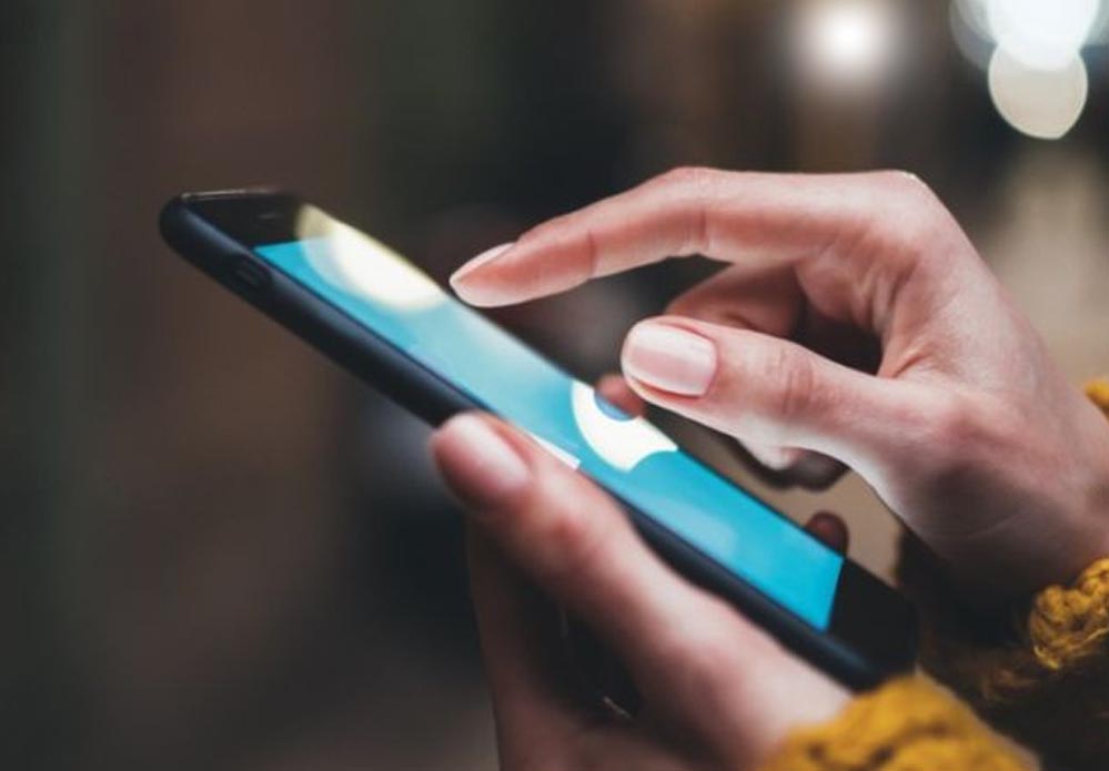 भारतीयों को लगी फोन की लत, ये काम करते वक्त सबसे ज्यादा करते हैं स्मार्टफोन का इस्तेमाल