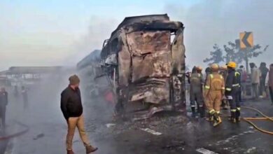 कुहासा बना काल: यमुना एक्सप्रेसवे पर 5 बसों और कारों में आग, मथुरा, उन्नाव और बस्ती में भी हादसे