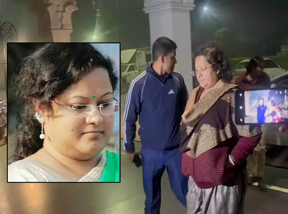 कौन हैं सौम्या चौरसिया? भूपेश बघेल सरकार की ‘सुपर सीएम’ कही जाने वाली अधिकारी 4364 करोड़ के घोटाले में गिरफ्तार कौन हैं सौम्या चौरसिया? भूपेश बघेल सरकार की ‘सुपर सीएम’ कही जाने वाली अधिकारी 4364 करोड़ के घोटाले में गिरफ्तार