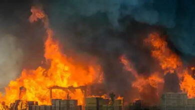 बांग्लादेश: ढाका में दंगाइयों ने 9वीं मंजिल पर फंसे 28 पत्रकारों के सामने आग लगा दी, 3 घंटे मौत के साए में गुजरे बांग्लादेश: ढाका में दंगाइयों ने 9वीं मंजिल पर फंसे 28 पत्रकारों के सामने आग लगा दी, 3 घंटे मौत के साए में गुजरे