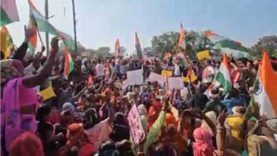 श्री सीमेंट परियोजना पर बवाल: 200+ ट्रैक्टरों के साथ SDM ऑफिस पहुंचे हजारों ग्रामीण, जनसुनवाई रद्द की मांग तेज श्री सीमेंट परियोजना पर बवाल: 200+ ट्रैक्टरों के साथ SDM ऑफिस पहुंचे हजारों ग्रामीण, जनसुनवाई रद्द की मांग तेज