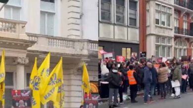 लंदन में हिंदू प्रदर्शनकारियों और खालिस्तानी समर्थकों में झड़प, बांग्लादेश को समर्थन देने पर बढ़ा विवाद लंदन में हिंदू प्रदर्शनकारियों और खालिस्तानी समर्थकों में झड़प, बांग्लादेश को समर्थन देने पर बढ़ा विवाद