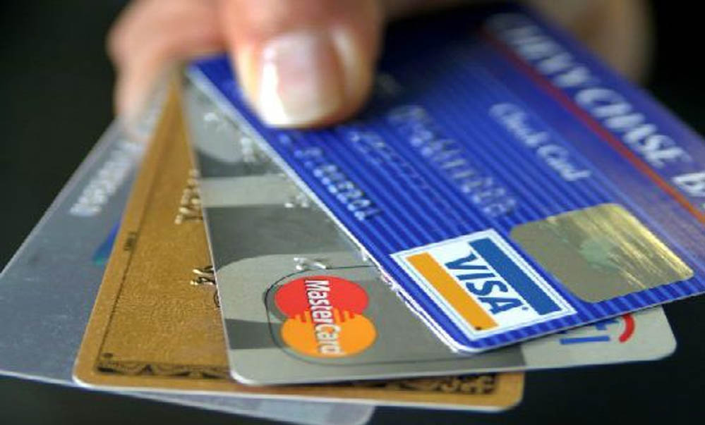 क्रेडिट कार्ड नियम में बड़ा बदलाव: जनवरी 2026 से रिवॉर्ड और चार्ज में होंगे नए बदलाव