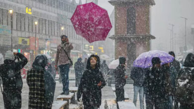 उत्तर भारत में ठंड और कोहरा जारी: कश्मीर में बर्फबारी, कानपुर में स्कूल टाइम बदले, दिल्ली एयरपोर्ट पर एडवाइजरी