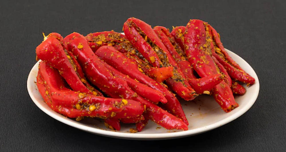 यूपी-बिहार का प्रसिद्ध लाल मिर्ची का भरवां अचार बनाने की सरल विधि