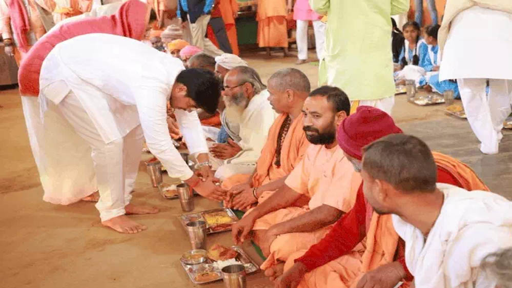 सीएम मोहन यादव के बेटे-बहू ने शुरू की नर्मदा परिक्रमा, ओंकारेश्वर से 15 दिन की पवित्र यात्रा