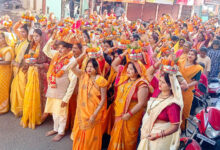 51 कलश सिर पर लेकर चलीं महिलाएं, जमकर थिरकें श्रद्धालु