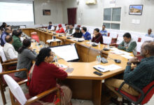 समाज में महिलाओं एवं बच्चों के स्वास्थ्य एवं शिक्षा में आंगनबाड़ी महत्वपूर्ण भूमिका निभाएं – संभागायुक्त सिंह