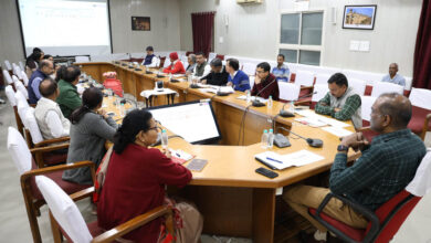 समाज में महिलाओं एवं बच्चों के स्वास्थ्य एवं शिक्षा में आंगनबाड़ी महत्वपूर्ण भूमिका निभाएं – संभागायुक्त सिंह