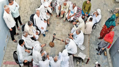 बागपत खाप पंचायत का फरमान, किशोरों के स्मार्टफोन और हाफ‑पैंट पर पाबंदी