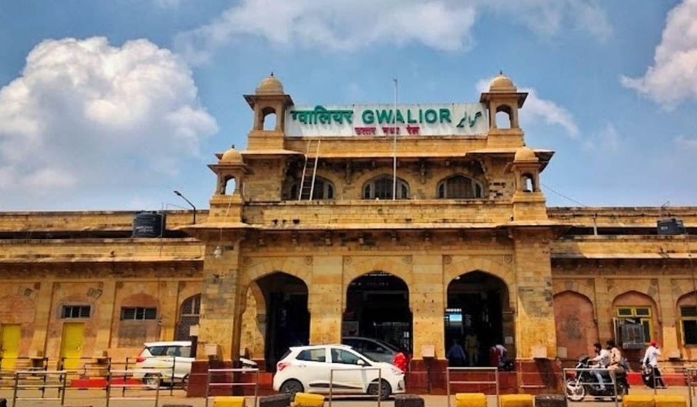 ग्वालियर रेलवे स्टेशन पर 33 सीसीटीवी कैमरे बंद, 65 हजार यात्री रोज आते हैं, सुरक्षा पर सवाल ग्वालियर रेलवे स्टेशन पर 33 सीसीटीवी कैमरे बंद, 65 हजार यात्री रोज आते हैं, सुरक्षा पर सवाल