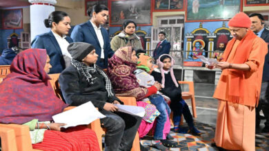 प्रचंड ठंड में भी जारी रहा सीएम योगी का जनसेवा अनुष्ठान