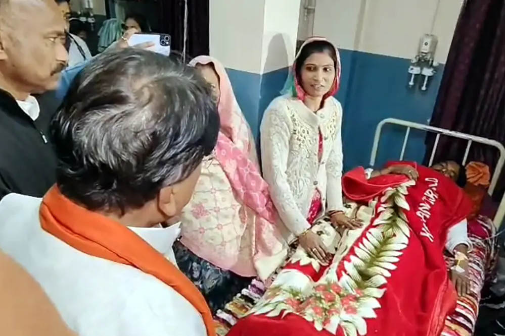 देश का सबसे साफ शहर इंदौर, लेकिन गंदे पानी ने मचाई तबाही, डायरिया से बुजुर्ग की मौत,150 से ज्यादा बीमार; सीएम ने दिए निर्देश देश का सबसे साफ शहर इंदौर, लेकिन गंदे पानी ने मचाई तबाही, डायरिया से बुजुर्ग की मौत,150 से ज्यादा बीमार; सीएम ने दिए निर्देश