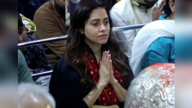 बाबा महाकाल के दरबार में नुसरत भरूचा ने टेका मत्था, भस्म आरती में हुईं शामिल