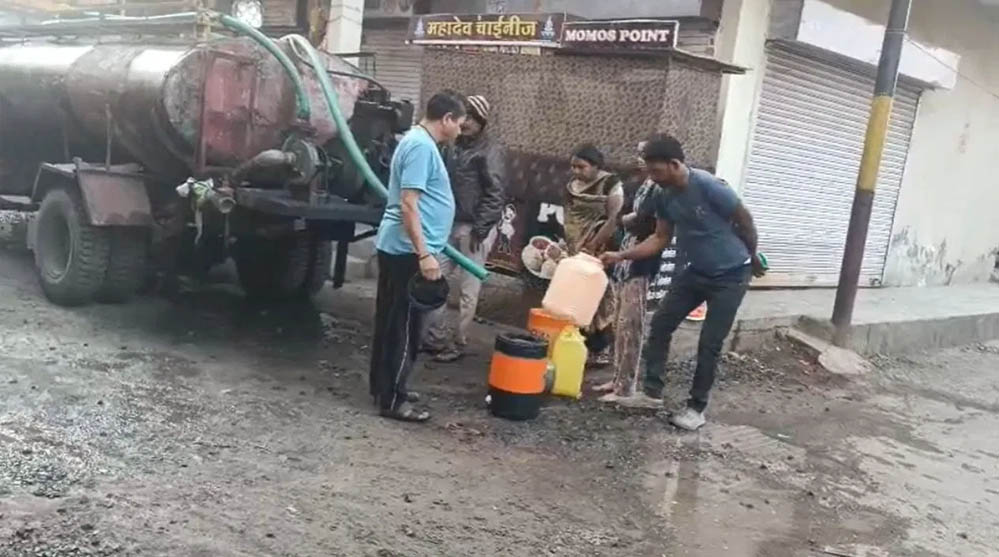 इंदौर में दूषित पानी से 8 मौतें, प्रशासन ने किया कड़ा एक्शन, सर्वे में 1200 से ज्यादा बीमार पाए गए इंदौर में दूषित पानी से 8 मौतें, प्रशासन ने किया कड़ा एक्शन, सर्वे में 1200 से ज्यादा बीमार पाए गए