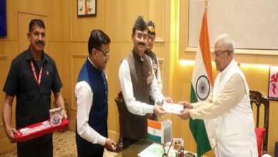 राज्यपाल  पटेल को सशस्त्र सेना झंडा दिवस पर लगाया गया ध्वज, लोकभवन में मना सशस्त्र झंडा दिवस