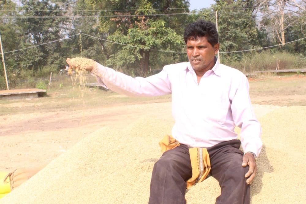 रायपुर : धान बिक्री से मिले पैसों से किसान जगतराम चौहान करेंगे बेटे की शादी