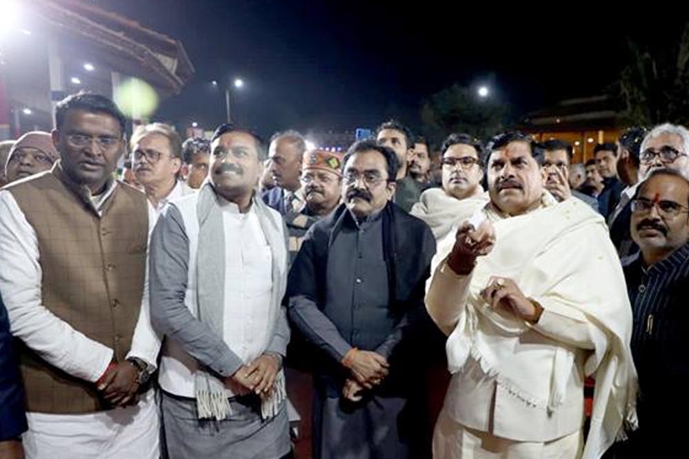 मुख्यमंत्री डॉ. यादव ने खजुराहो स्थित पश्चिमी मंदिर समूह परिसर में लाइट एंड साउंड-शो देखा