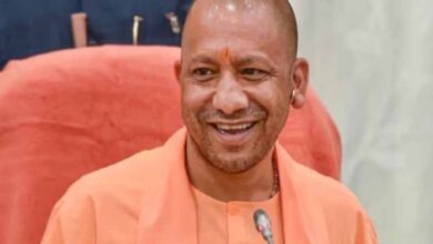 मुरादाबाद पहुंचे सीएम योगी, प्रशासनिक अधिकारियों व जनप्रतिनिधियों संग उच्च-स्तरीय बैठक जारी