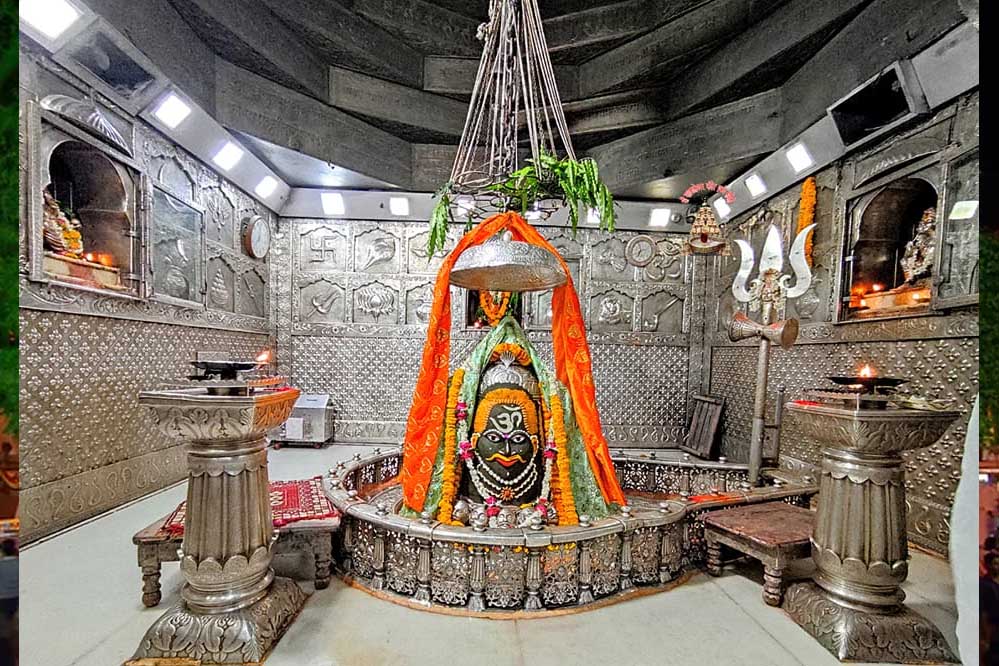 महाकाल मंदिर में 31 दिसंबर को ऑफलाइन भस्म आरती बुकिंग बंद, नए साल पर होंगे दर्शन