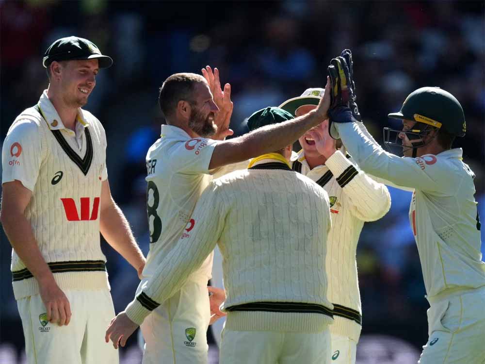 एशेज में ऐतिहासिक दिन: 116 साल बाद एक दिन में गिरे 20 विकेट, क्रिकेट जगत हैरान