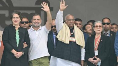 दिल्ली में राहुल गांधी का सख्त संदेश: मंच से चुनाव अधिकारियों को चेतावनी, कहा– कानून बदलेगा, होगी कार्रवाई