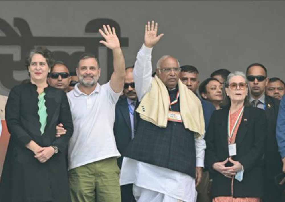 दिल्ली में राहुल गांधी का सख्त संदेश: मंच से चुनाव अधिकारियों को चेतावनी, कहा– कानून बदलेगा, होगी कार्रवाई