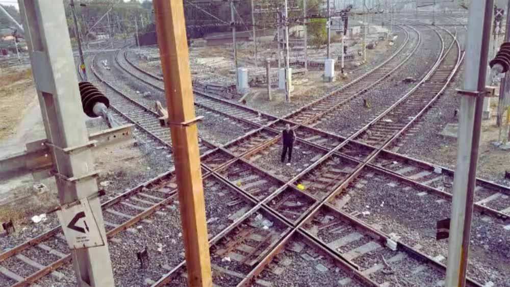 देश की अनोखी डायमंड क्रॉसिंग: जहाँ चार दिशाओं से दौड़ती ट्रेनें भी नहीं करती टक्कर