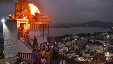 HC सख्त: आदेश के बाद भी मंदिर में दीपक नहीं जला—दरगाह विवाद ने पकड़ी तूल