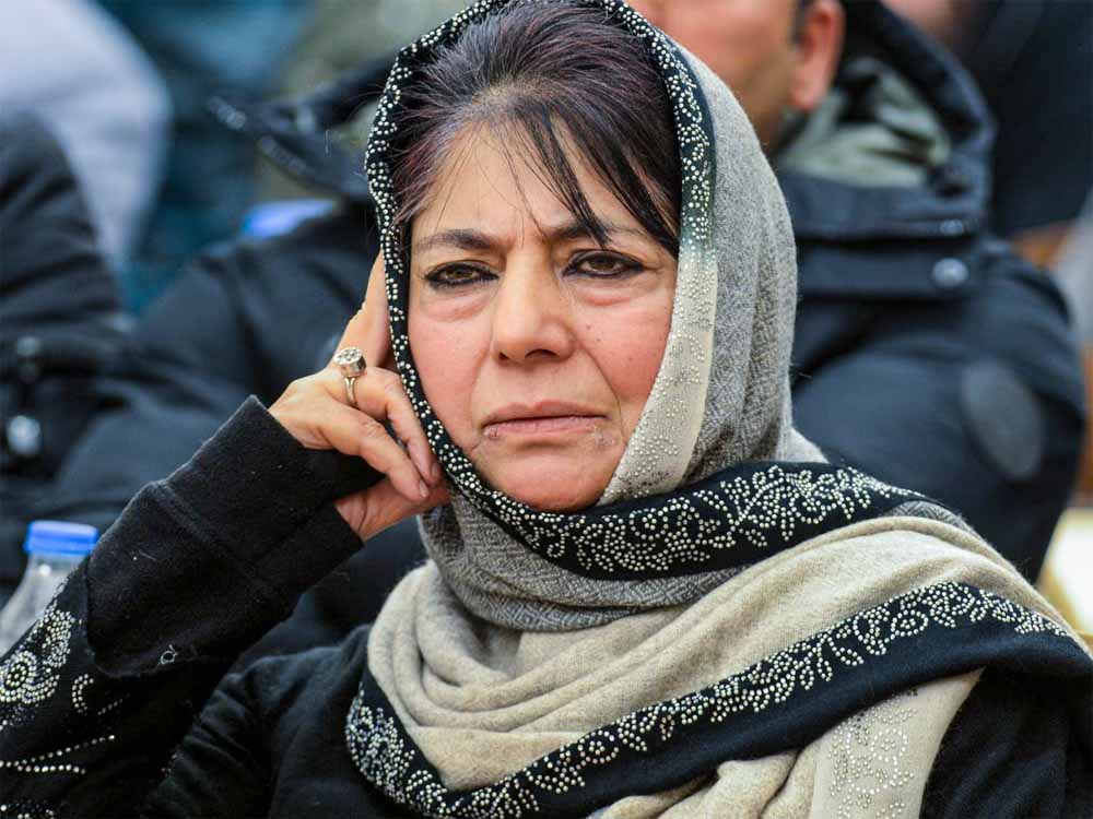 जम्मू-कश्मीर में बड़े आंदोलन की चेतावनी, महबूबा मुफ्ती समेत कई नेता नजरबंद