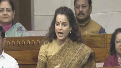 कंगना का वार: ‘पुराने जमाने में बैलट बॉक्स उठाकर ले जाते थे’—लोकसभा में विपक्ष पर तीखा हमला कंगना का वार: ‘पुराने जमाने में बैलट बॉक्स उठाकर ले जाते थे’—लोकसभा में विपक्ष पर तीखा हमला