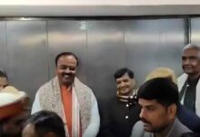 यूपी विधानसभा में सियासी संयोग! एक ही लिफ्ट में नजर आए केशव मौर्य और शिवपाल यादव, VIDEO वायरल