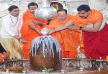 केंद्रीय स्‍वास्‍थ्‍य मंत्री नड्डा और मुख्यमंत्री डॉ. यादव ने किया भगवान महाकाल का अभिषेक