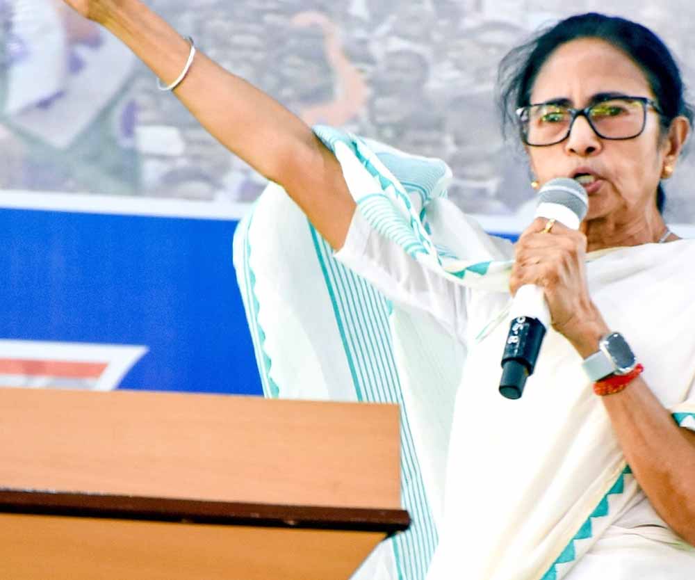 ‘बंकिम दा’ विवाद पर ममता का प्रहार: बोलीं— बीजेपी हमारी भाषा और विरासत मिटाना चाहती है