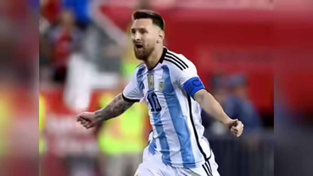 दिल्ली में मेस्सी का जादू: भारत दौरे के आखिरी चरण में फुटबॉल फैंस हुए मंत्रमुग्ध दिल्ली में मेस्सी का जादू: भारत दौरे के आखिरी चरण में फुटबॉल फैंस हुए मंत्रमुग्ध