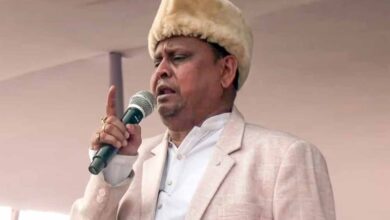 बाबरी मस्जिद वाले हुमायूं की सियासी एंट्री, ओवैसी संग मिलकर ममता के खिलाफ नई पार्टी का एलान बाबरी मस्जिद वाले हुमायूं की सियासी एंट्री, ओवैसी संग मिलकर ममता के खिलाफ नई पार्टी का एलान