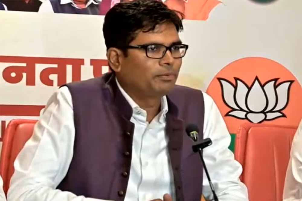 आवास, पर्यावरण और आजीविका पर फोकस, दो साल में छत्तीसगढ़ के उज्ज्वल भविष्य की आधारशिला रखी : ओपी चौधरी आवास, पर्यावरण और आजीविका पर फोकस, दो साल में छत्तीसगढ़ के उज्ज्वल भविष्य की आधारशिला रखी : ओपी चौधरी