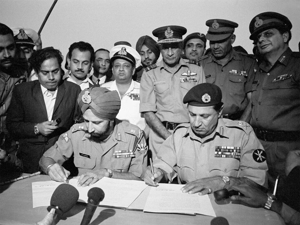 90 हजार सैनिक 15 महीने भारत की हिरासत में, दुनिया से मदद की गुहार लगाता रहा पाकिस्तान 90 हजार सैनिक 15 महीने भारत की हिरासत में, दुनिया से मदद की गुहार लगाता रहा पाकिस्तान