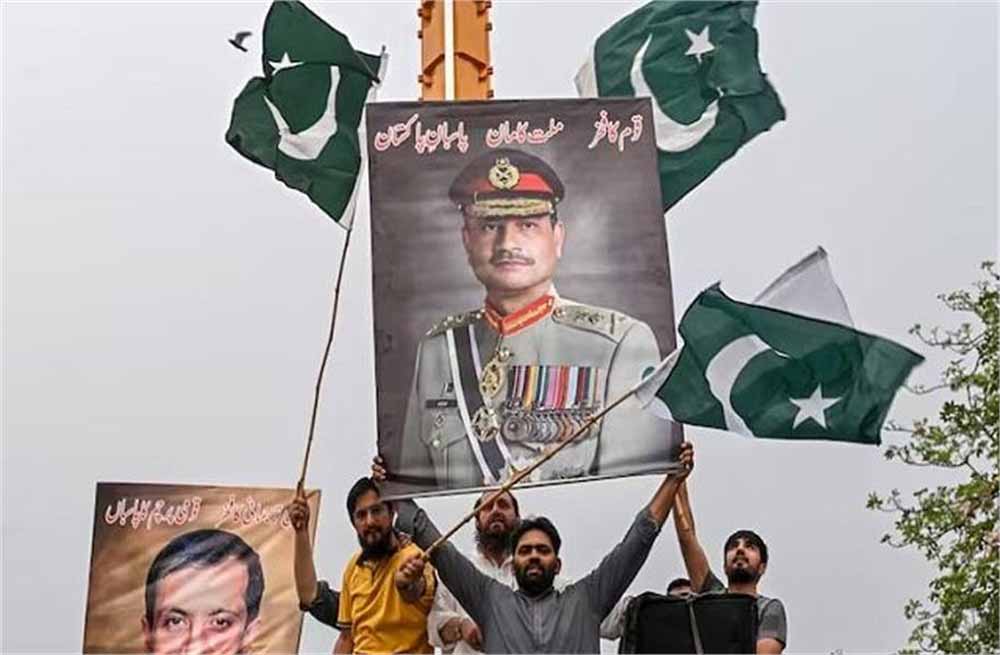 एक्सपर्ट का बड़ा दावा: बिखरने की कगार पर पाकिस्तान, 1971 की भूल दोहराने के संकेत एक्सपर्ट का बड़ा दावा: बिखरने की कगार पर पाकिस्तान, 1971 की भूल दोहराने के संकेत