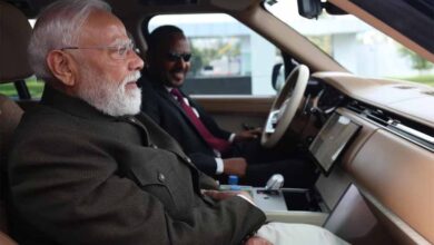 इथियोपिया में पीएम मोदी का गर्मजोशी से स्वागत, एयरपोर्ट पर PM अली ने लगाया गले; खुद ड्राइव कर होटल तक ले गए