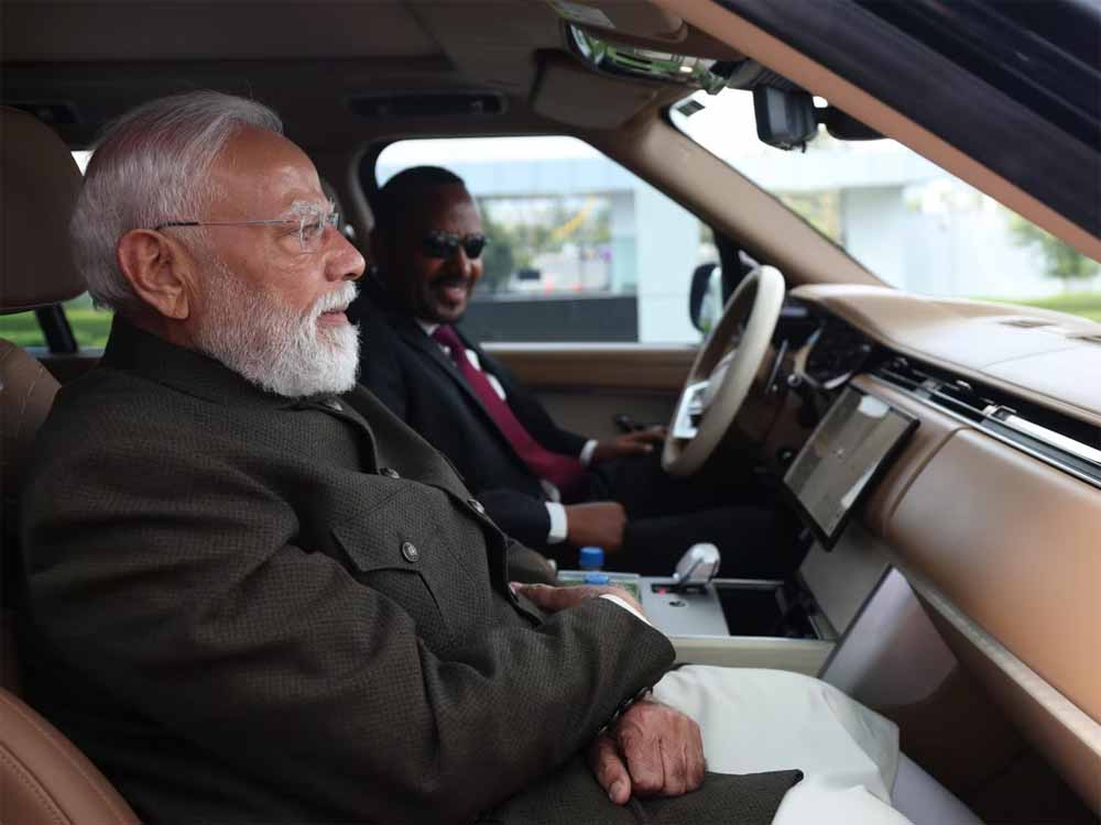 इथियोपिया में पीएम मोदी का गर्मजोशी से स्वागत, एयरपोर्ट पर PM अली ने लगाया गले; खुद ड्राइव कर होटल तक ले गए