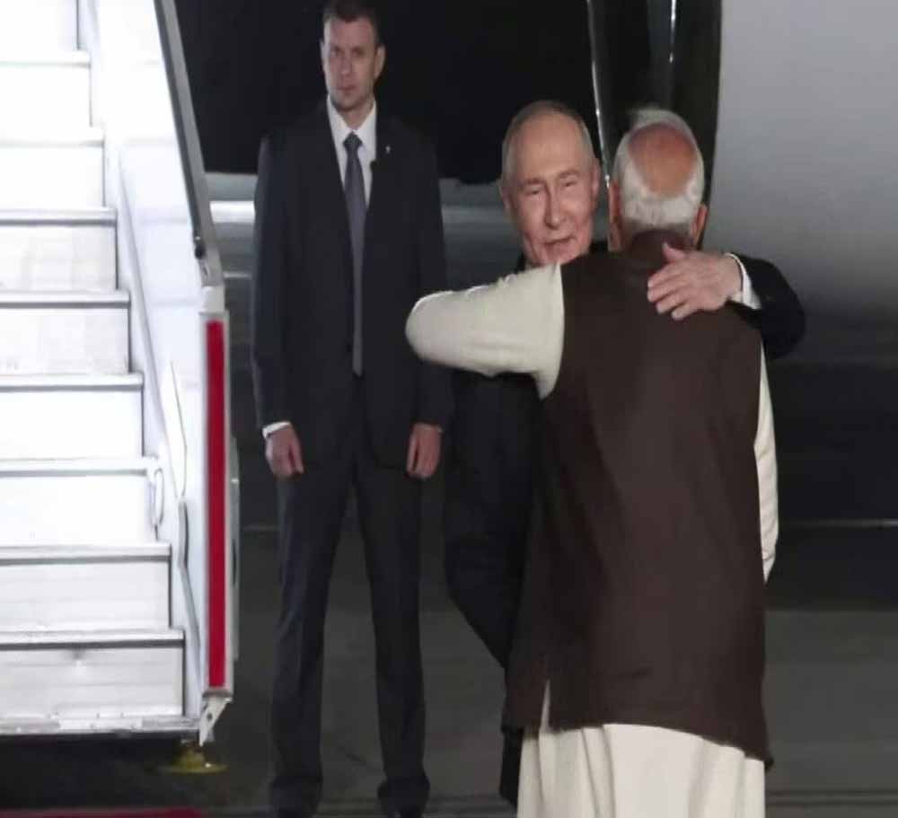 हाथ मिलाया, गले लगाया: मोदी ने गर्मजोशी से किया पुतिन का स्वागत, एक ही कार में हुए रवाना
