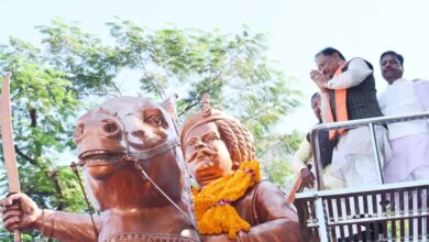 मुख्यमंत्री विष्णुदेव साय ने जयस्तंभ चौक में किया शहीद वीर नारायण सिंह के त्याग और संघर्ष का स्मरण मुख्यमंत्री विष्णुदेव साय ने जयस्तंभ चौक में किया शहीद वीर नारायण सिंह के त्याग और संघर्ष का स्मरण