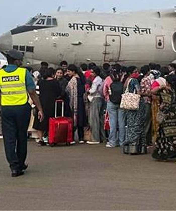 चक्रवात दित्वाह में भारतीयों की सुरक्षित वतन वापसी: ‘ऑपरेशन सागर बंधु’ ने रचा सफलता का इतिहास