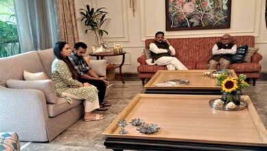 उप मुख्यमंत्री शुक्ल ने पूर्व मंत्री मलैया का कुशल क्षेम जाना