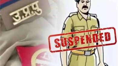 यूपी में बड़ी कार्रवाई: 4 पुलिसकर्मी निलंबित, होमगार्ड व PRD जवानों पर भी गिरेगी गाज