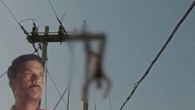 लाइनमैन की बात मानकर खंभे पर चढ़ा युवक, अचानक करंट लगने से दर्दनाक मौत