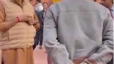 सिर्फ एक सिगरेट? पकड़े जाने पर भड़के ममता के सांसद, बयान ने बढ़ाया बवाल