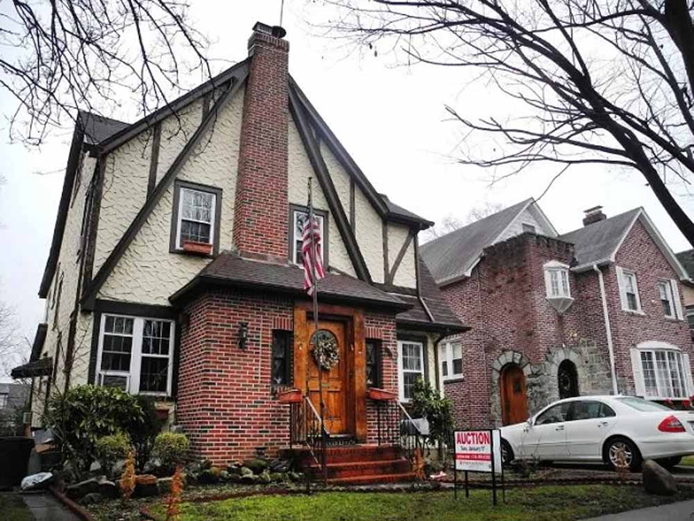 ट्रंप का बचपन वाला घर बिक्री पर—कीमत सुनकर दंग रह जाएंगे!