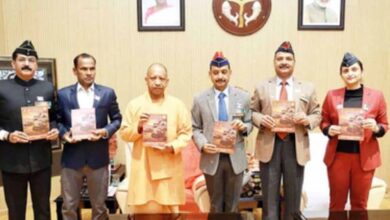 सशस्त्र सेना झंडा दिवस पर सीएम योगी ने फ्लैग पिन और स्मारिका का किया भव्य विमोचन सशस्त्र सेना झंडा दिवस पर सीएम योगी ने फ्लैग पिन और स्मारिका का किया भव्य विमोचन